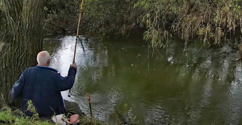 Watch some Old School fishing on the Dorset Stour with Kevin Parr