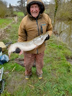 Martin Colohan, the SHAA big pike specialist, caught this 22lb late-season beauty on the Durrant stretch